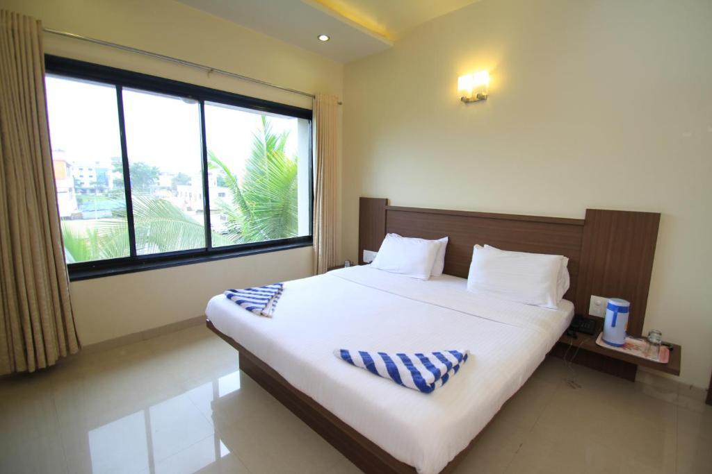 شيردي Hotel Sai Smaran الغرفة الصورة