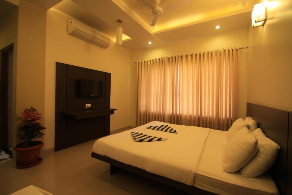 شيردي Hotel Sai Smaran الغرفة الصورة