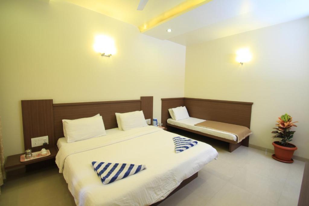 شيردي Hotel Sai Smaran الغرفة الصورة