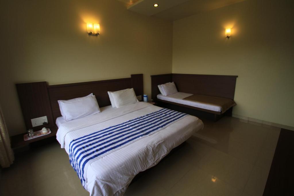 شيردي Hotel Sai Smaran الغرفة الصورة