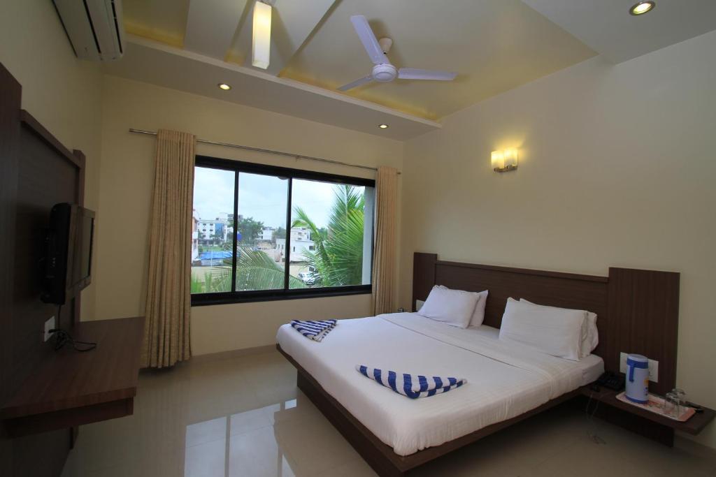 شيردي Hotel Sai Smaran الغرفة الصورة