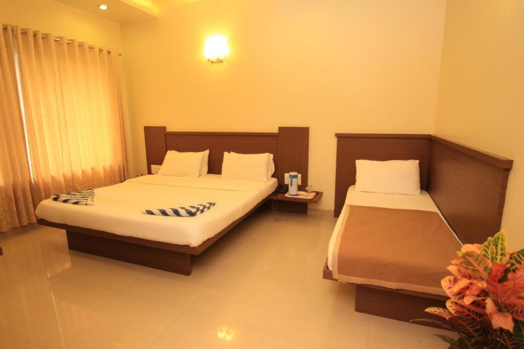 شيردي Hotel Sai Smaran الغرفة الصورة