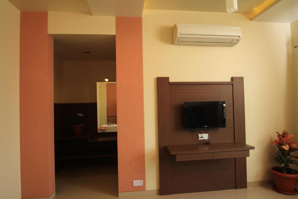 شيردي Hotel Sai Smaran الغرفة الصورة